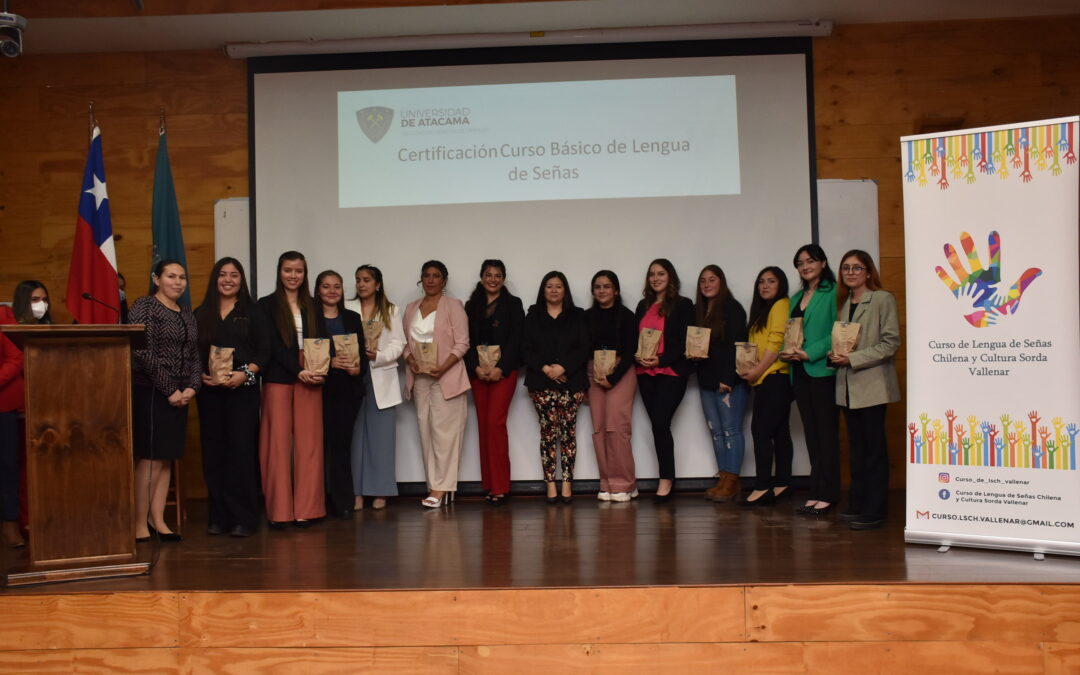 Estudiantes de carreras de la salud de la UDA recibieron certificación en lengua de señas chilena